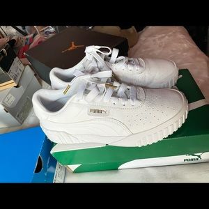 Selling puma women’s sneaker